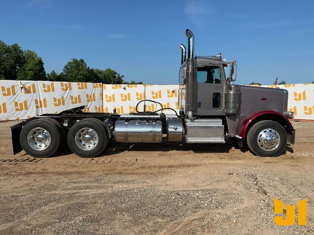Image of Peterbilt 389 equipment image 3