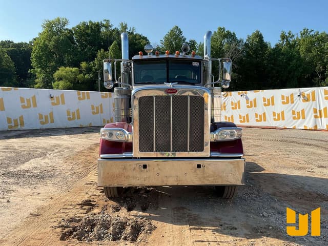 Image of Peterbilt 389 equipment image 1