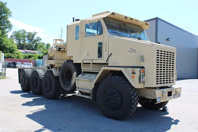 Image of Oshkosh M1070 equipment image 3