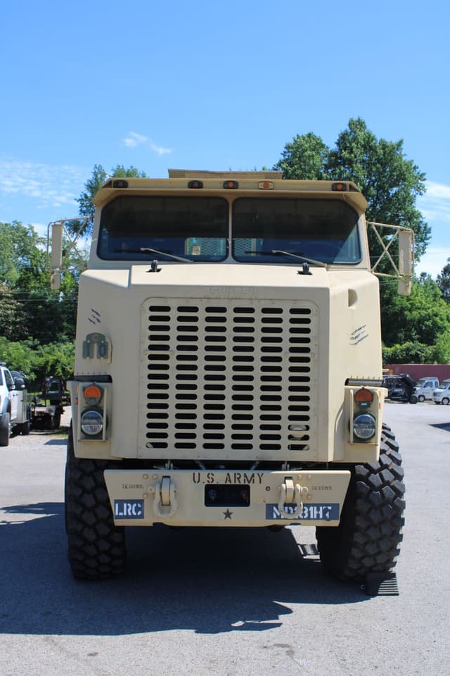 Image of Oshkosh M1070 equipment image 2