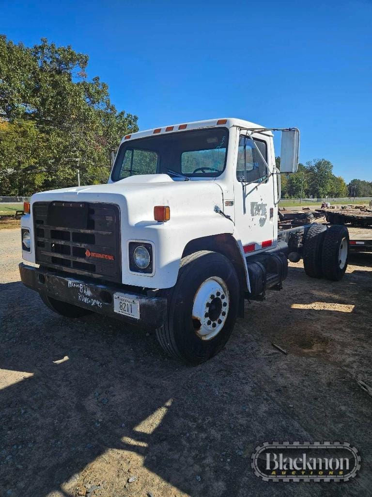 1987 International 1754 Equipment Image0