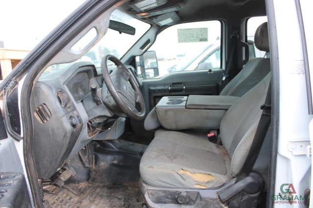 Image of Ford F-350 equipment image 4
