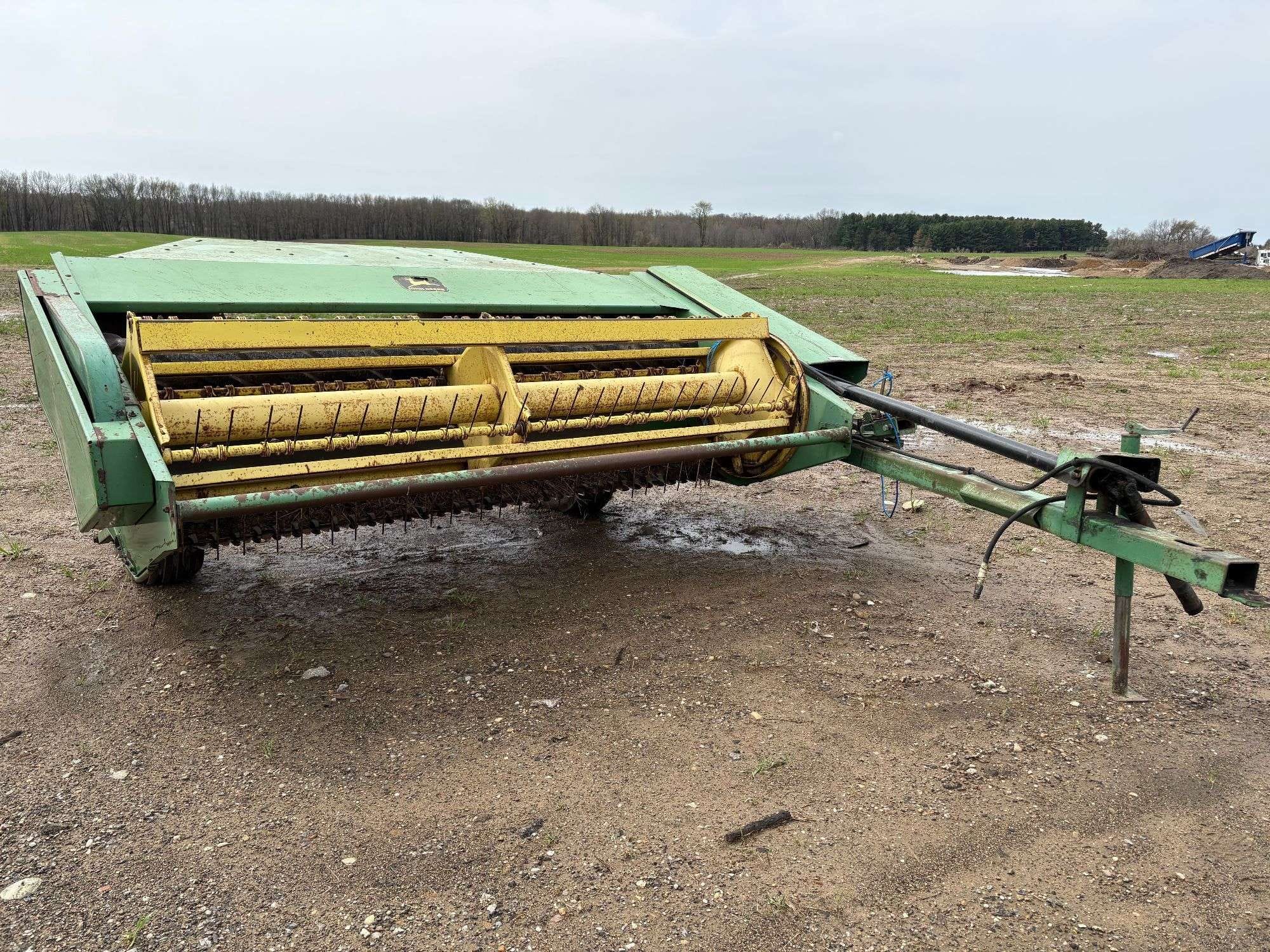 John Deere 1209 Equipment Image0