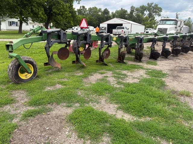 Image of John Deere 3700 equipment image 3