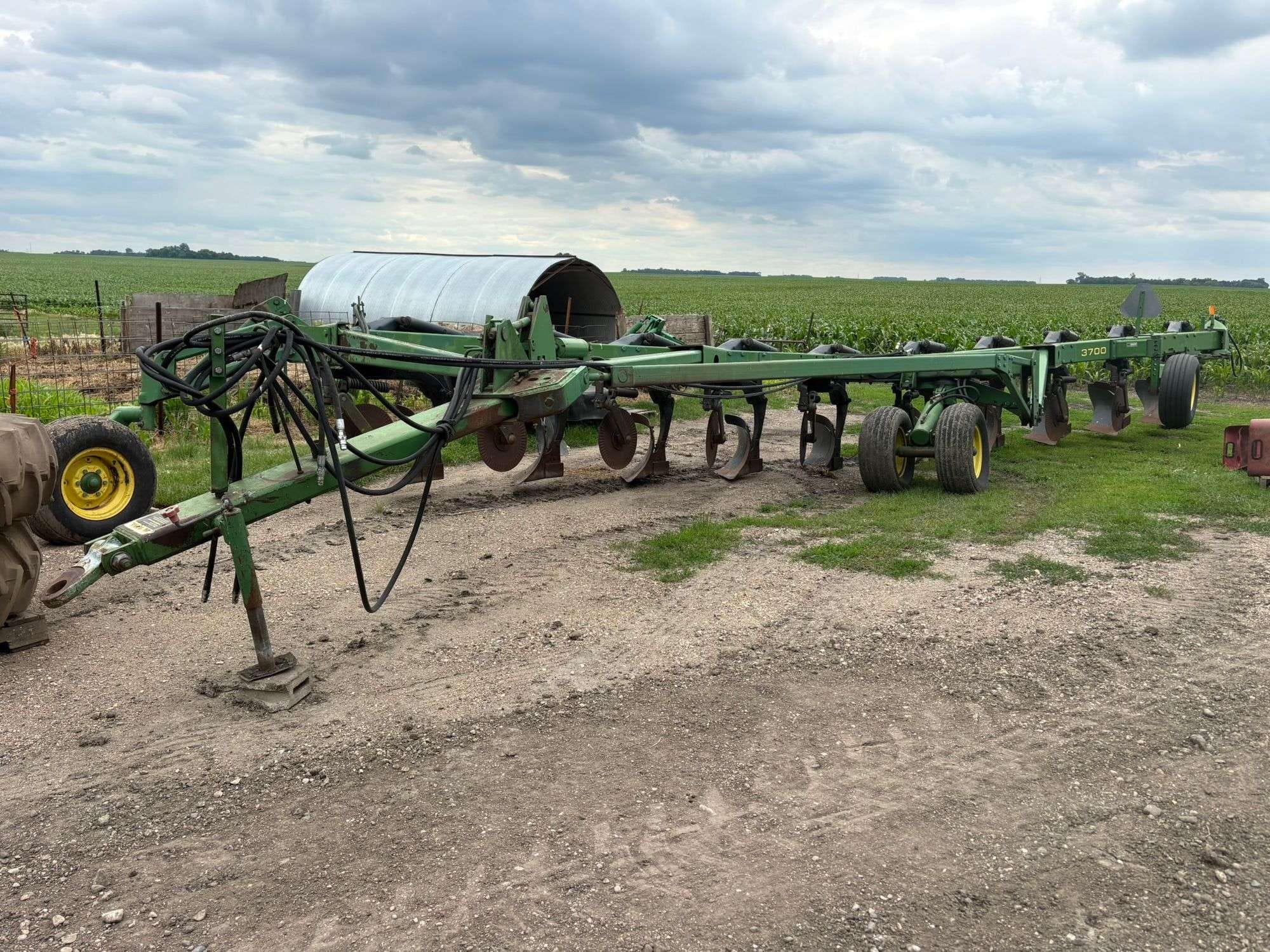 John Deere 3700 Equipment Image0