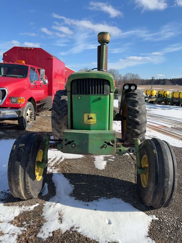 Image of John Deere 4010 equipment image 2