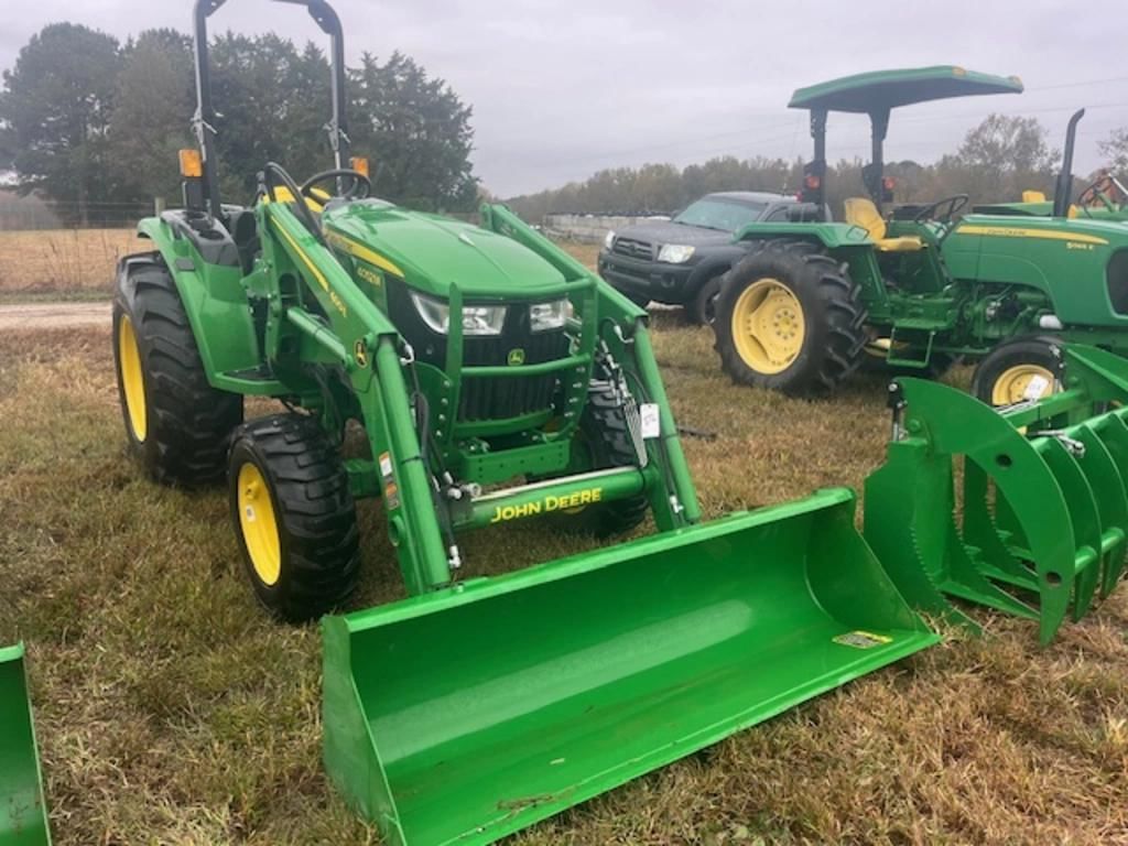 John Deere 4052M Equipment Image0