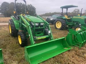 John Deere 4052M Image