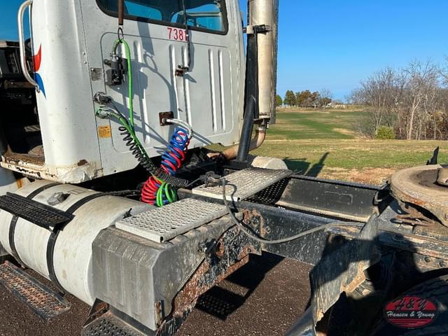 Image of International 8100 equipment image 2