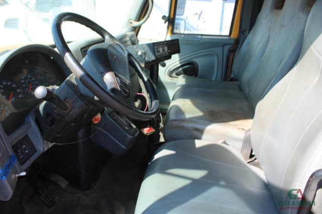 Image of International 7400 equipment image 4