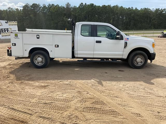 Image of Ford F-250 equipment image 3