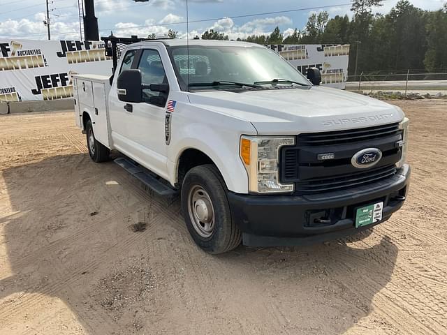 Image of Ford F-250 equipment image 2