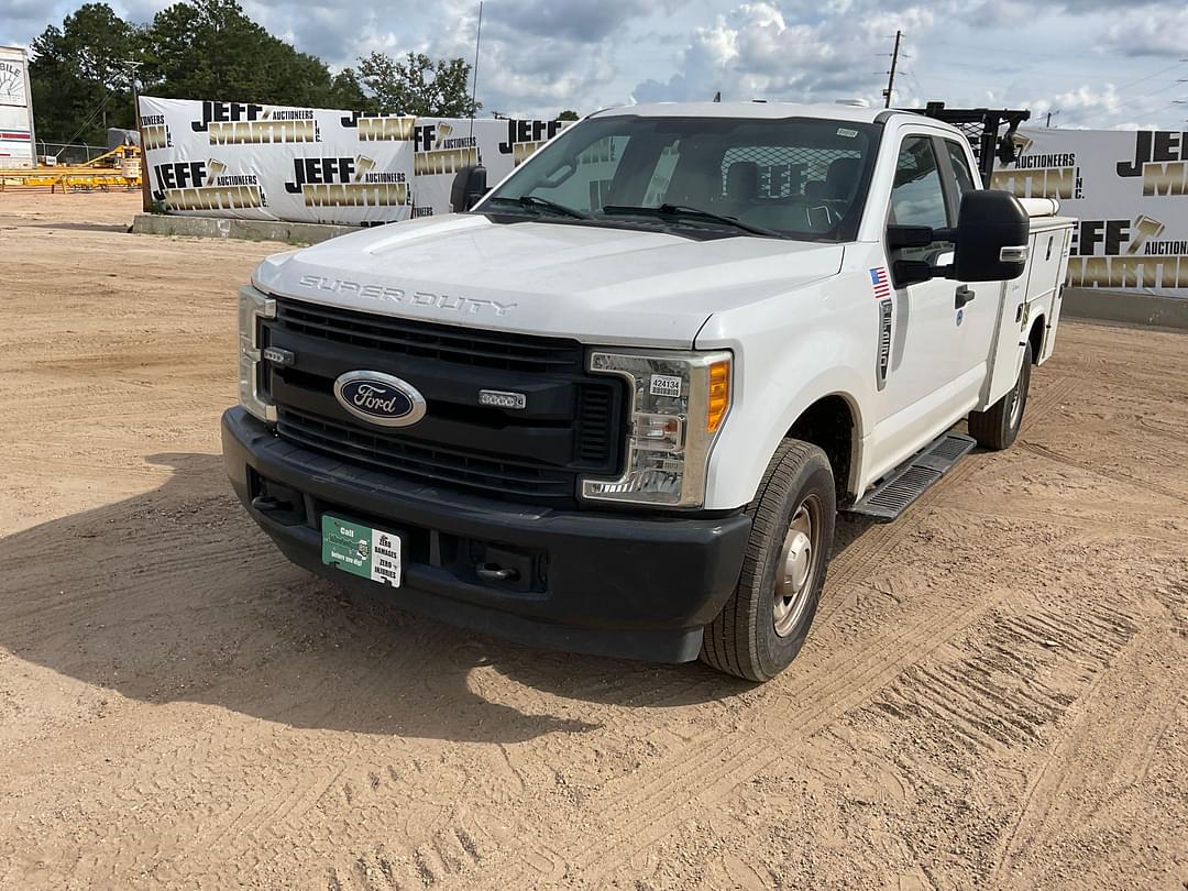 Image of Ford F-250 Primary image