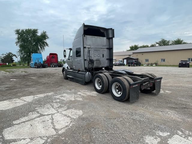 Image of International ProStar+ 122 equipment image 2