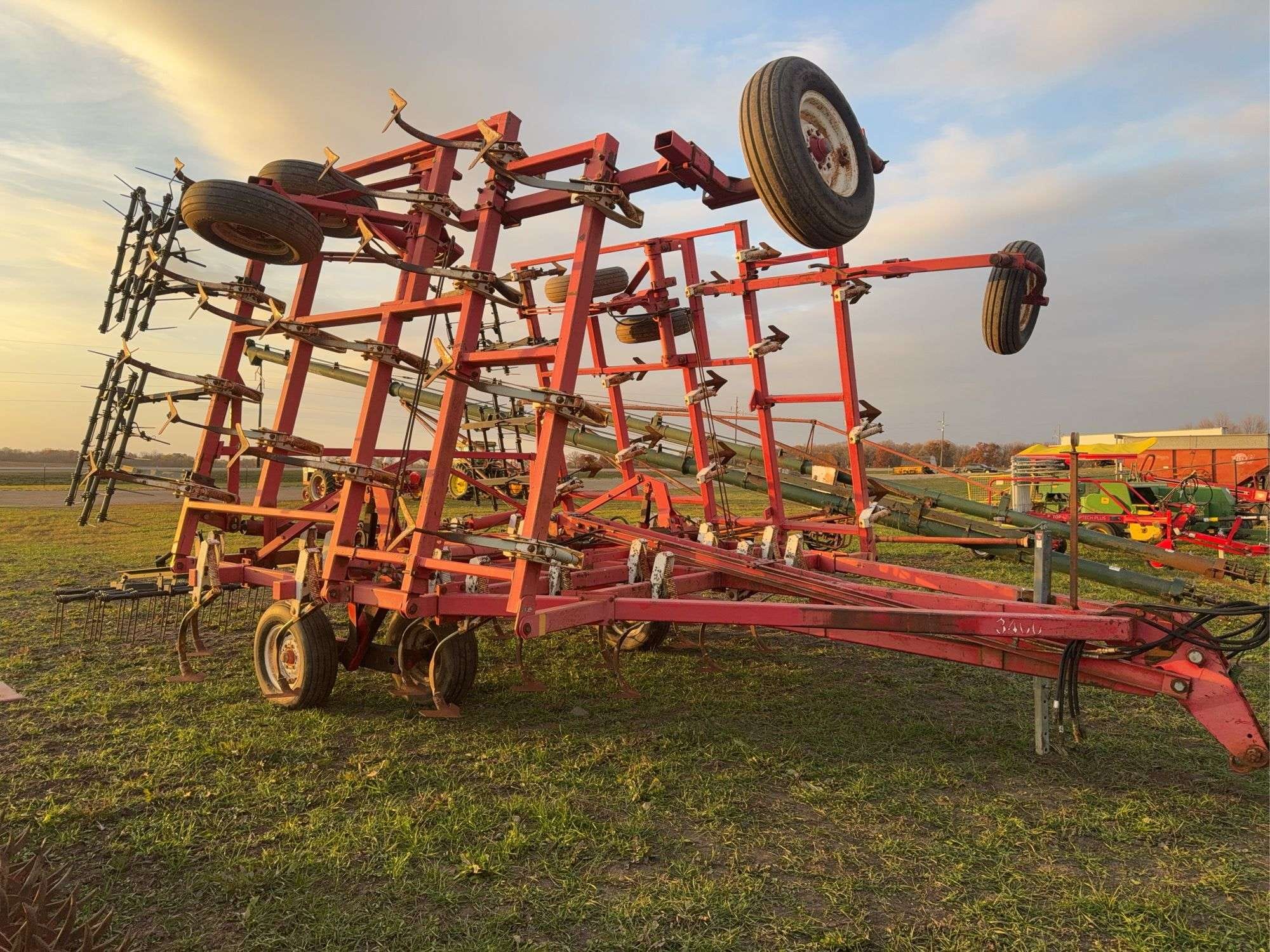 Wil-Rich 3400 Equipment Image0