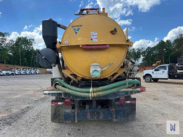 Image of Ford F-750 equipment image 4