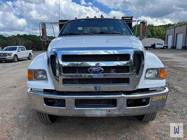 Image of Ford F-750 equipment image 1