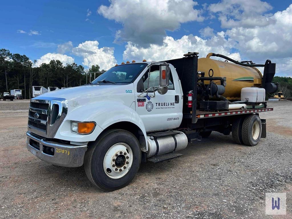 Image of Ford F-750 Primary image