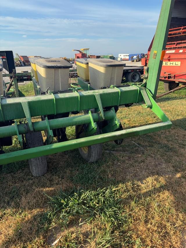 Image of John Deere 7000 equipment image 4