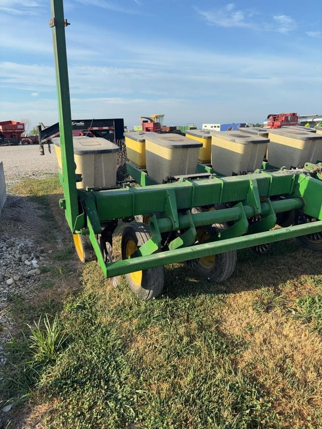 Image of John Deere 7000 equipment image 1
