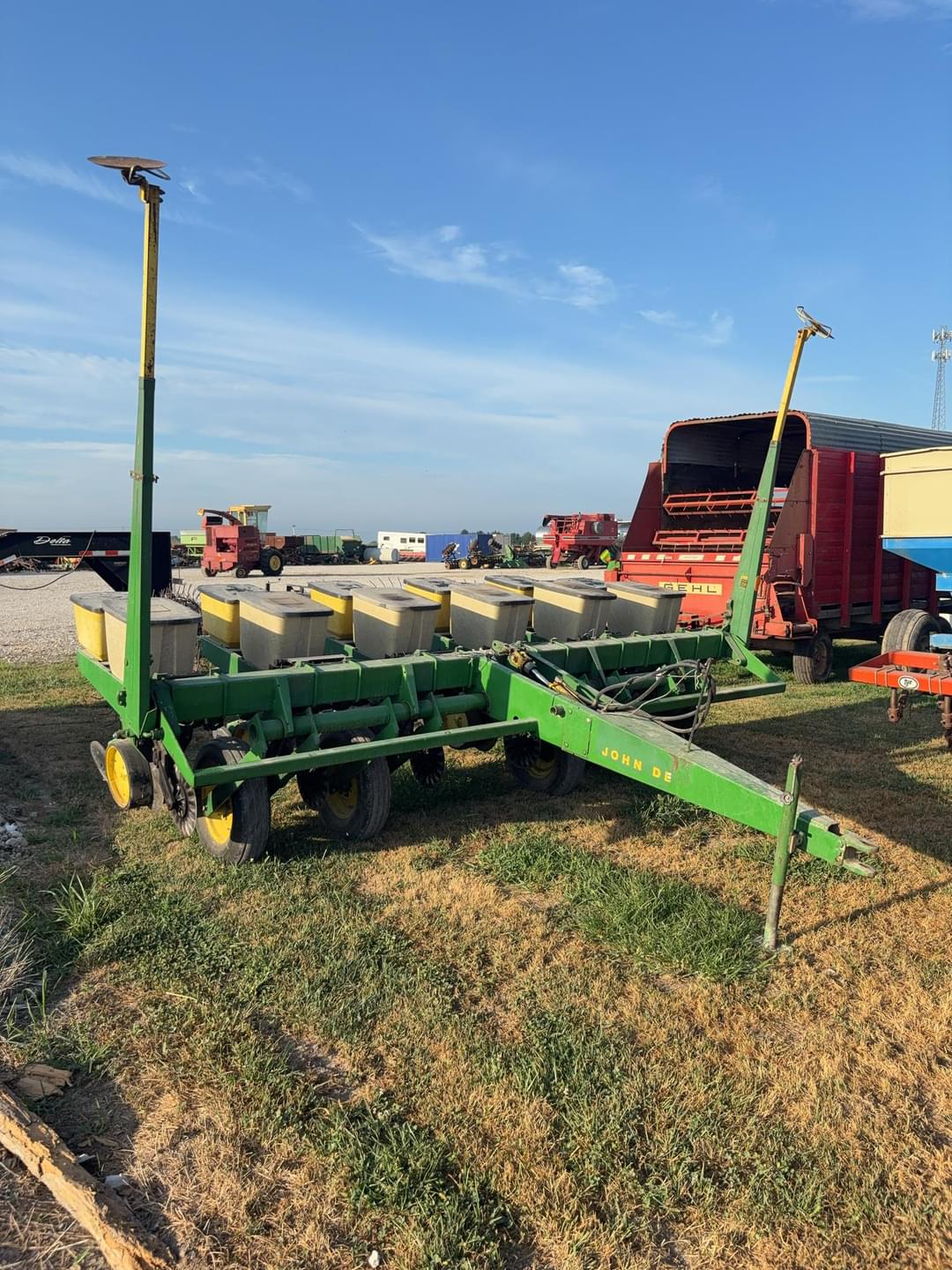 Image of John Deere 7000 Primary image