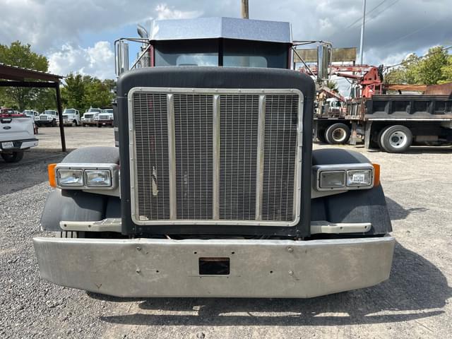 Image of Peterbilt 379 equipment image 1