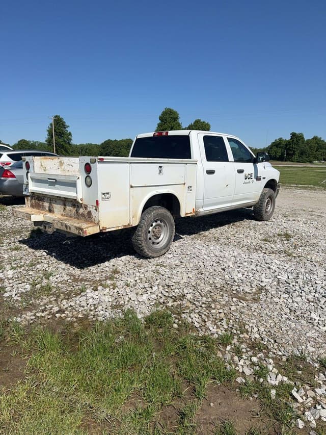 Image of Dodge Ram 2500HD equipment image 2