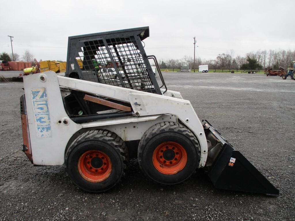 Main image Bobcat 735