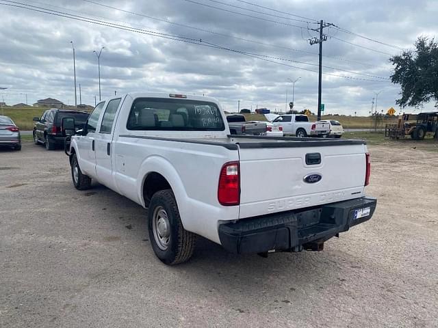 Image of Ford F-350 equipment image 3