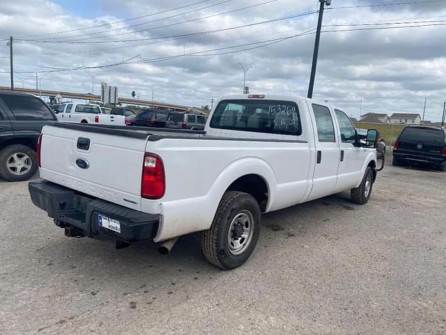 Image of Ford F-350 equipment image 2