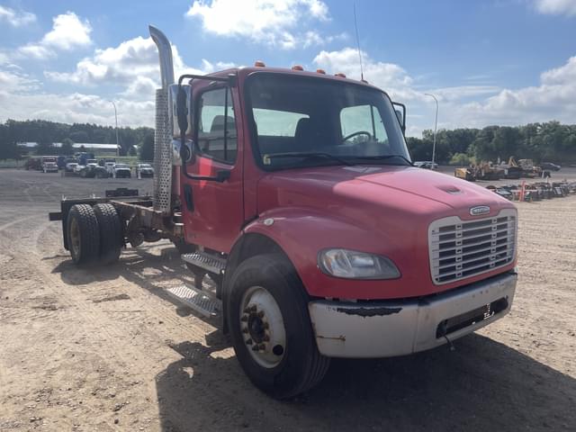 Image of Freightliner Business Class M2 equipment image 2