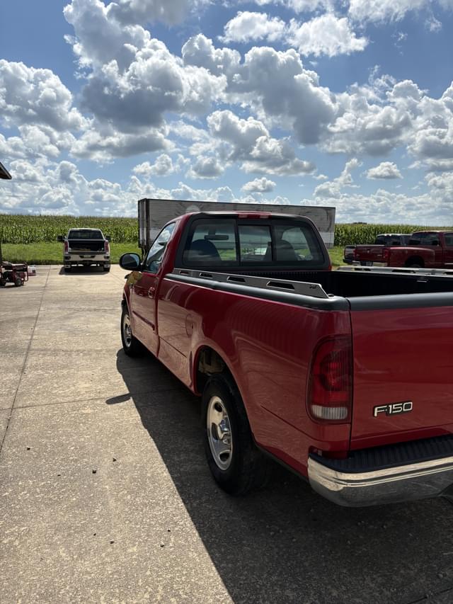 Image of Ford F-150 equipment image 1