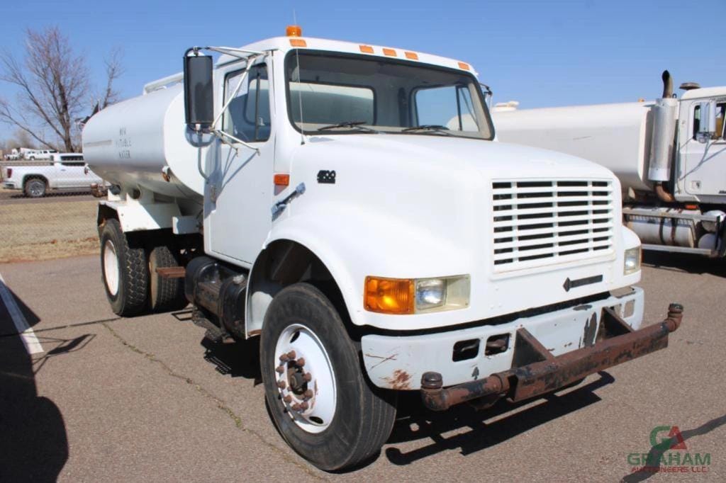 2000 International 4700 Equipment Image0