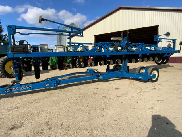 Image of Kinze 3600 equipment image 4