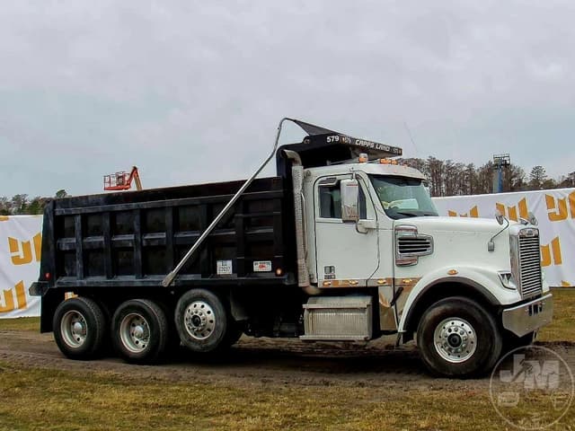 Image of Freightliner SD122 equipment image 4