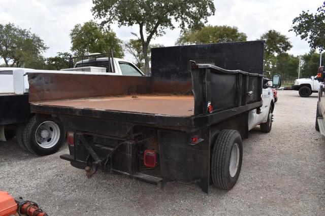 Image of Ford F-350 equipment image 2