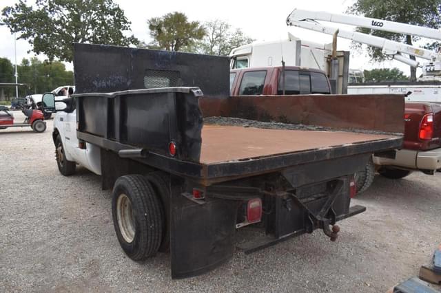 Image of Ford F-350 equipment image 3