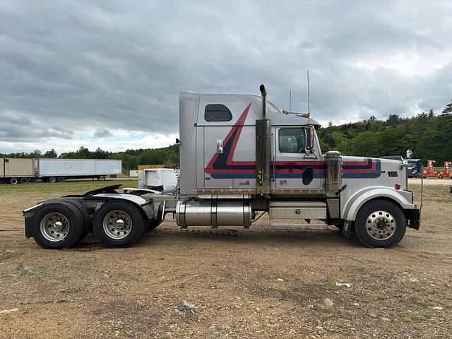 Image of Western Star 4900 equipment image 3