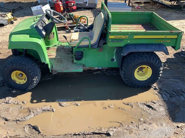 Image of John Deere Gator TS 4x2 equipment image 2