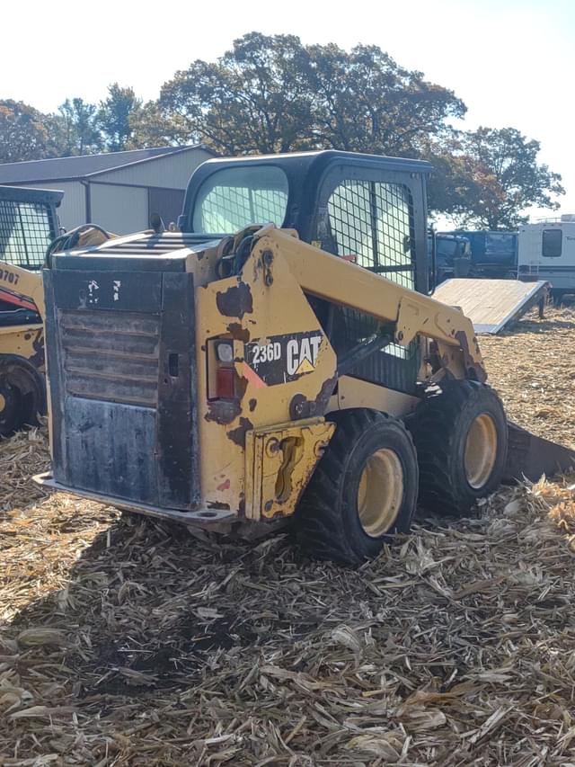 Image of Caterpillar 236D equipment image 2