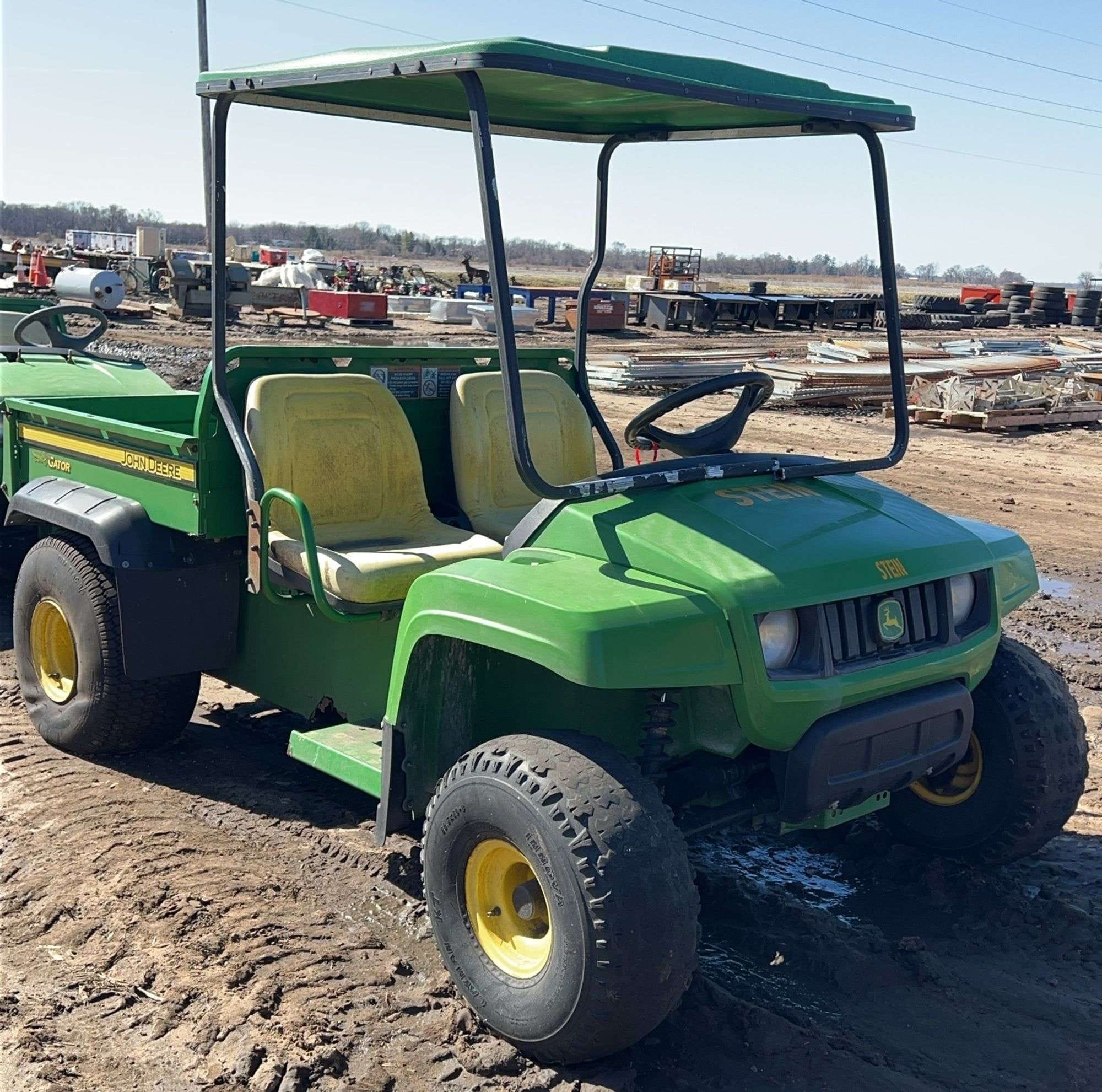 John Deere Gator TS 4x2 Equipment Image0