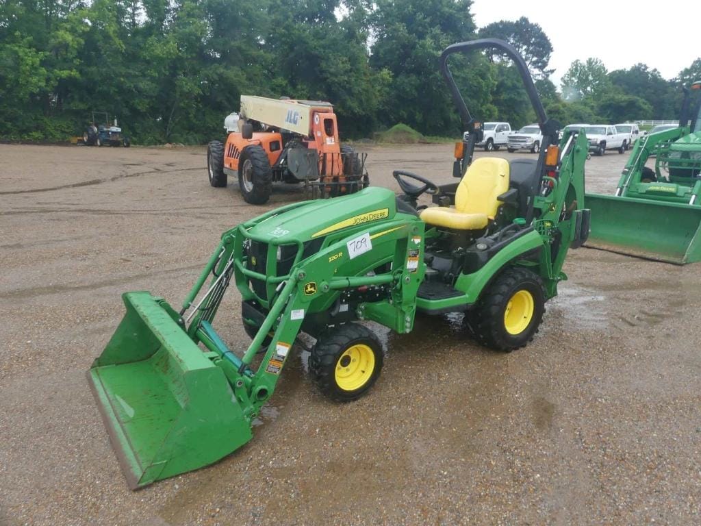 John Deere 1025R Equipment Image0