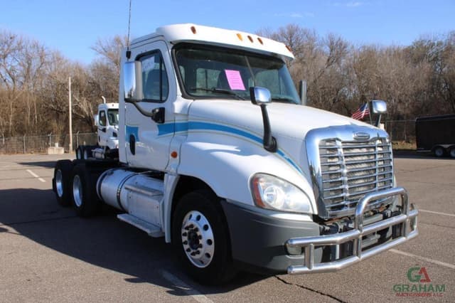 Image of Freightliner Cascadia equipment image 1