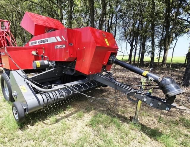 Image of Massey Ferguson 1840 equipment image 2