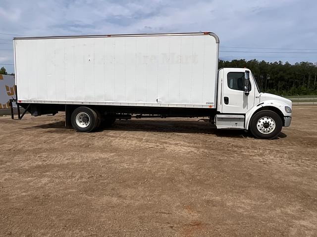 Image of Freightliner M2 equipment image 3