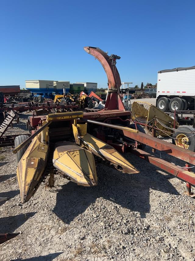 Image of New Holland 890 equipment image 1