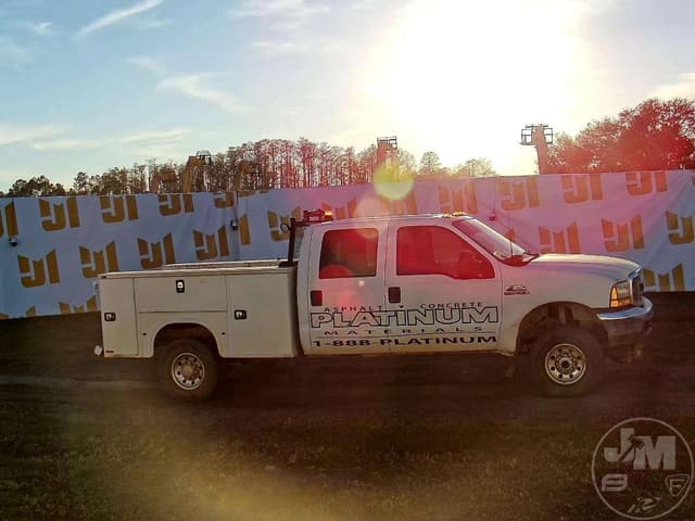 Image of Ford F-350 equipment image 4