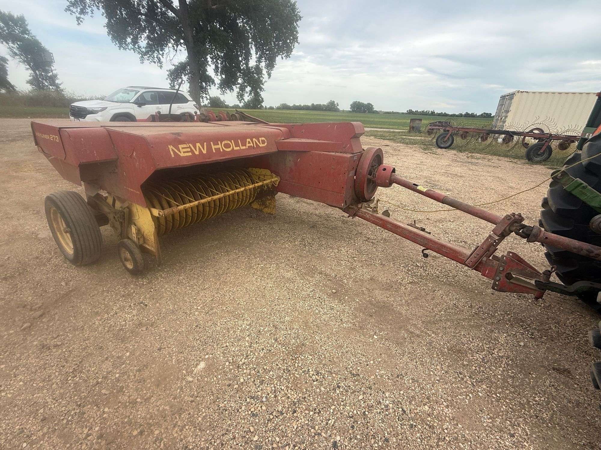 New Holland Hayliner 273 Equipment Image0