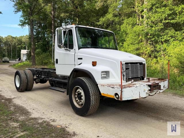 Image of Freightliner FL80 equipment image 2