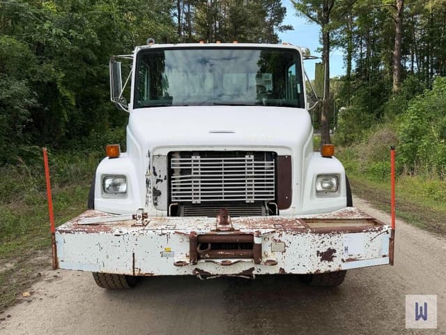 Image of Freightliner FL80 equipment image 1